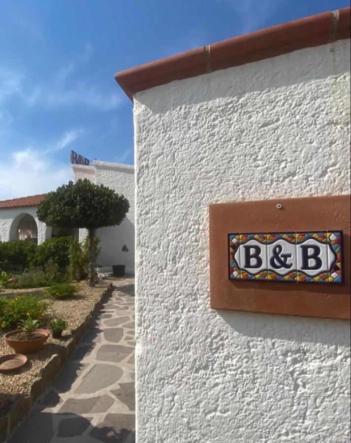 B&B A Due Passi Dal Mare Baja Cerdeña Exterior foto