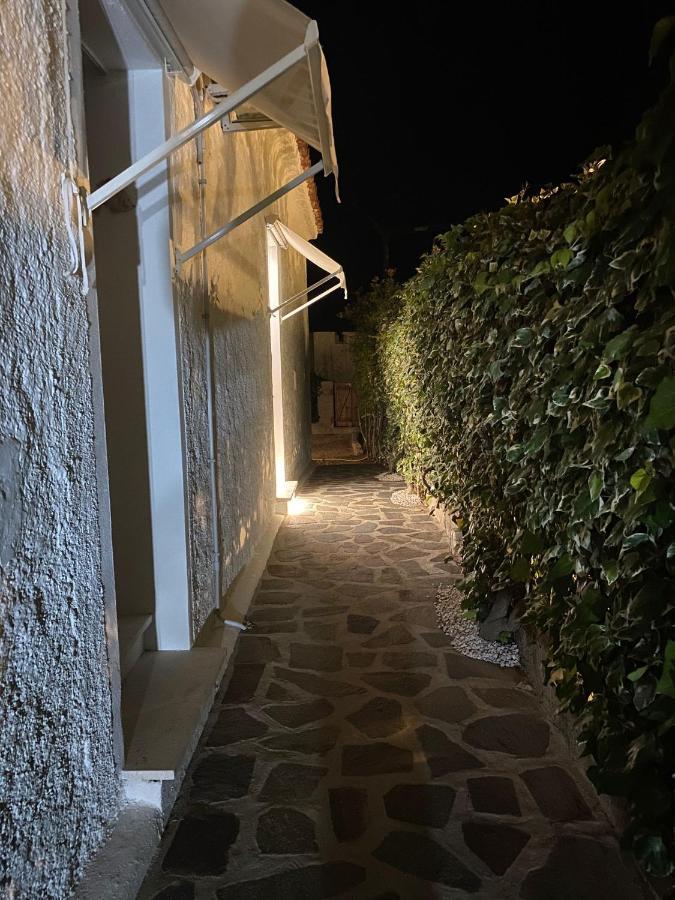 B&B A Due Passi Dal Mare Baja Cerdeña Exterior foto