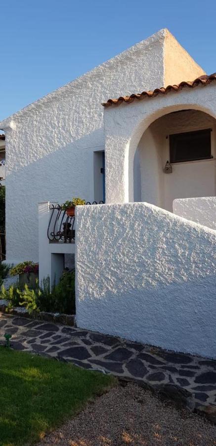 B&B A Due Passi Dal Mare Baja Cerdeña Exterior foto