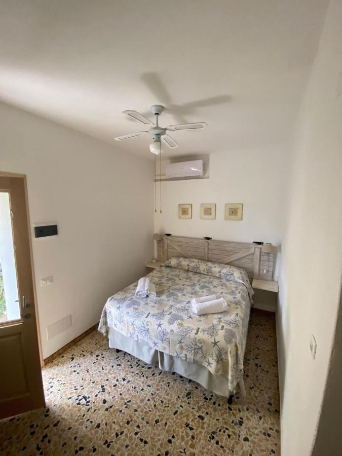 B&B A Due Passi Dal Mare Baja Cerdeña Exterior foto